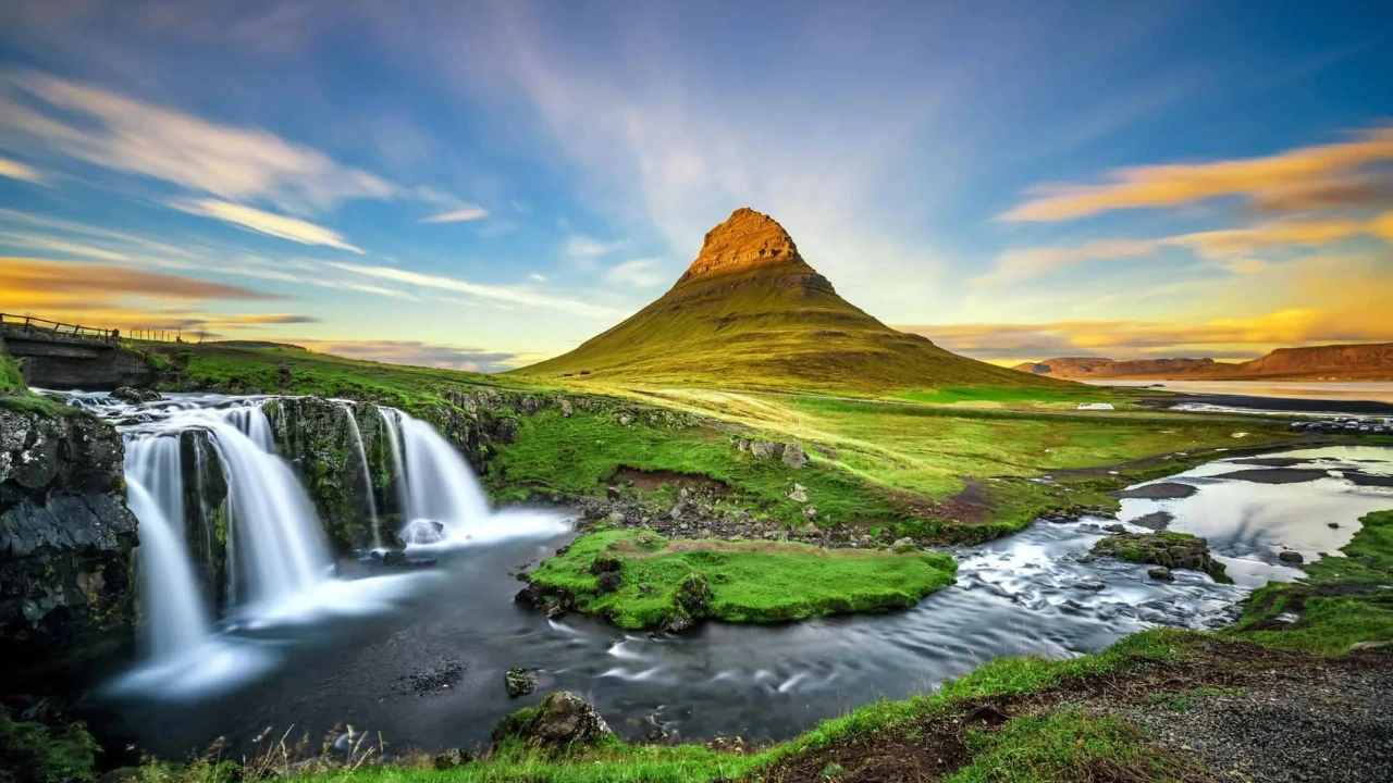 Kirkjufell Mountain