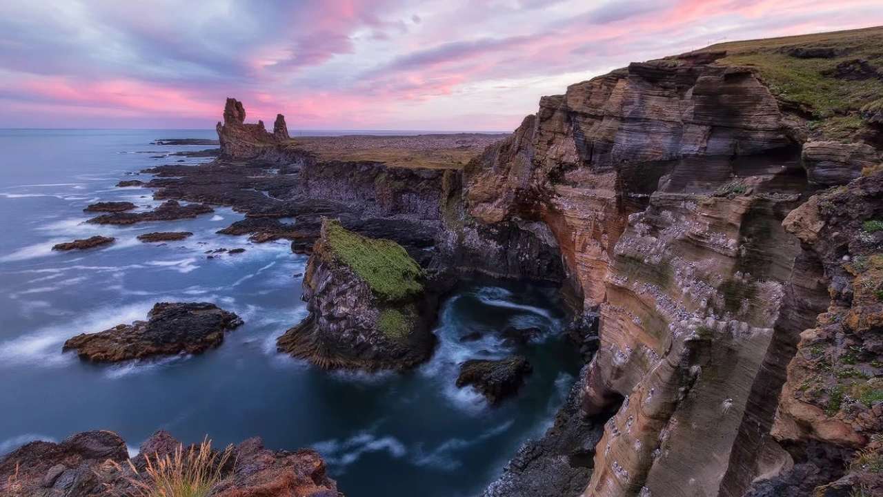 Londrangar Basalt Cliffs, Hellnar 356 Iceland